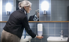 Geriatricarea Tork dispensador de jabón easy to use