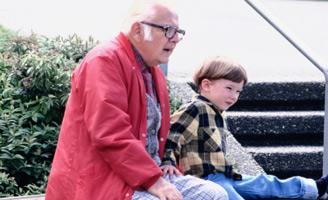 geriatricarea abuelos nietos cuidado