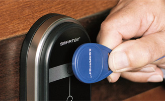 geriatricarea control de accesos SMARTair TESA ASSA ABLOY