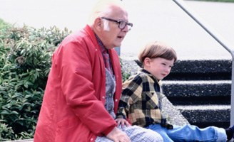 geriatricarea abuelos nietos.jpg