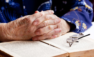 geriatricarea atención voluntaria lectura