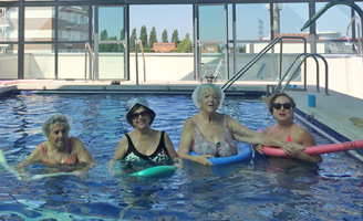 geriatricarea-verano-autoestima-mayores-hidrogimnasia-DomusVi