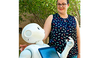 geriatricarea Pharos robot interactivo
