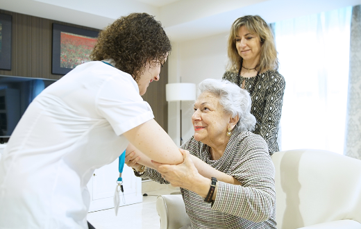 geriatricarea cuidar de los mayores en el hogar