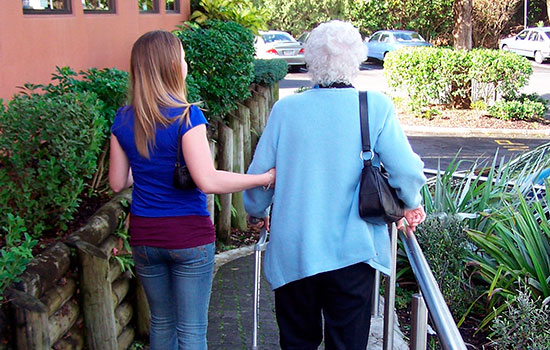 geriatricarea pasear personas mayores