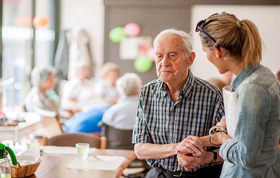 Geriatricarea, posible causa del Alzheimer, investigación