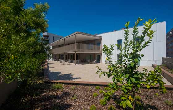 Geriatricarea, exterior de la residencia barcelona, módelo nórdico