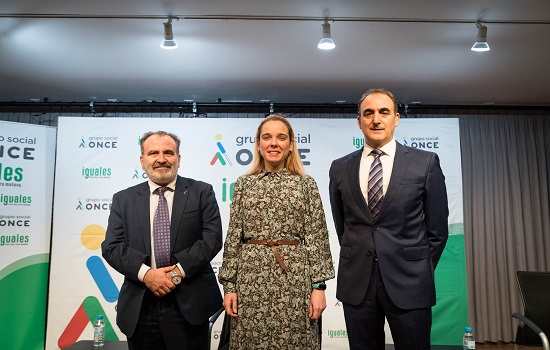 Geriatricarea Luis Natalio Royo, Montserrat García Díaz y Pedro Pablo Rodríguez Calvo, en la jornada "Prevención y claves del glaucoma"