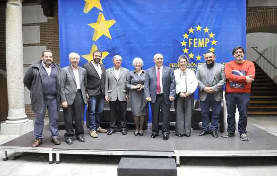 Geriatricarea participantes jornadas FEMP actuaciones locales contra la soledad no deseada empoderamiento de los ayuntamientos