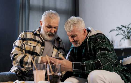 Geriatricarea- Fundación Enllaç promueve la inclusión LGBTI en centros para mayores