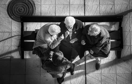 Geriatricarea- UNATE promueve imágenes sin edadismo en su III Concurso Fotográfico. Foto Ganadora CONFIDENCIAS, Manuel Rodríguez Gómez