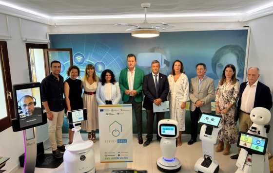 Geriatricarea- Soluciones de teleasistencia de Vodafone para personas mayores y dependientes, social Living-Lab Malaga