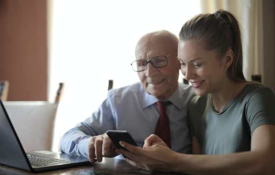 Geriatricarea-  Gelpy, el servicio en el móvil con geolocalización y atención personalizada 24 h. que registra parámetros biomédicos 