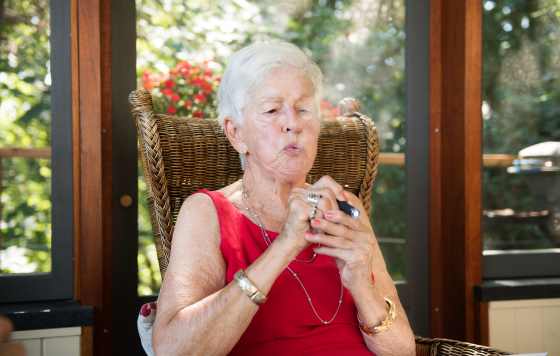 Libro Blanco de las adicciones en personas mayores: Abordaje integral