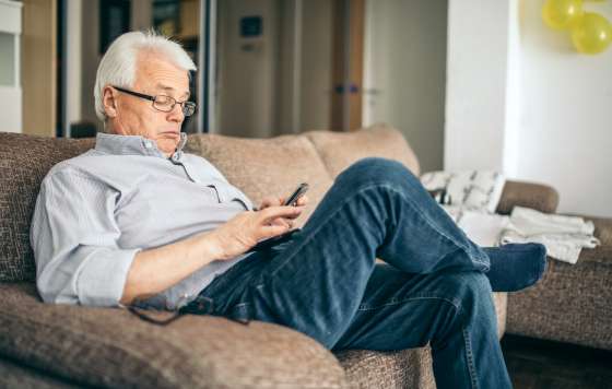 Geriatricarea- la “soledad conectada” en personas mayores que usan WhatsApp