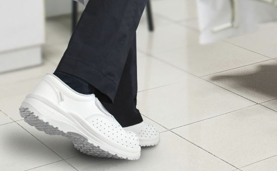 geriatricarea Brisa S1 Perforado calzado sanitario