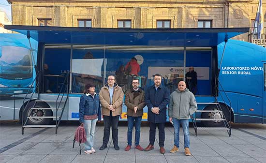 geriatricarea CECOEC autobus itinerante