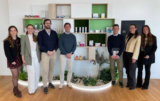 Geriatricarea- colaboración entre Corega y Adopta un Abuelo