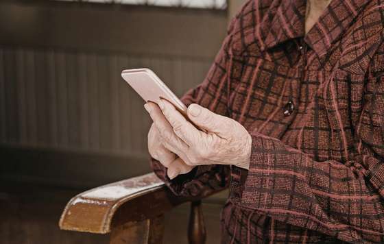 Geriatricarea- soledad no deseada IA